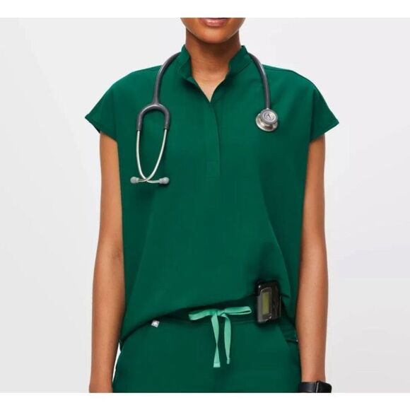 NWT figs rafaela scrub top hunter green size small po 1264 - Picture 1 of 11